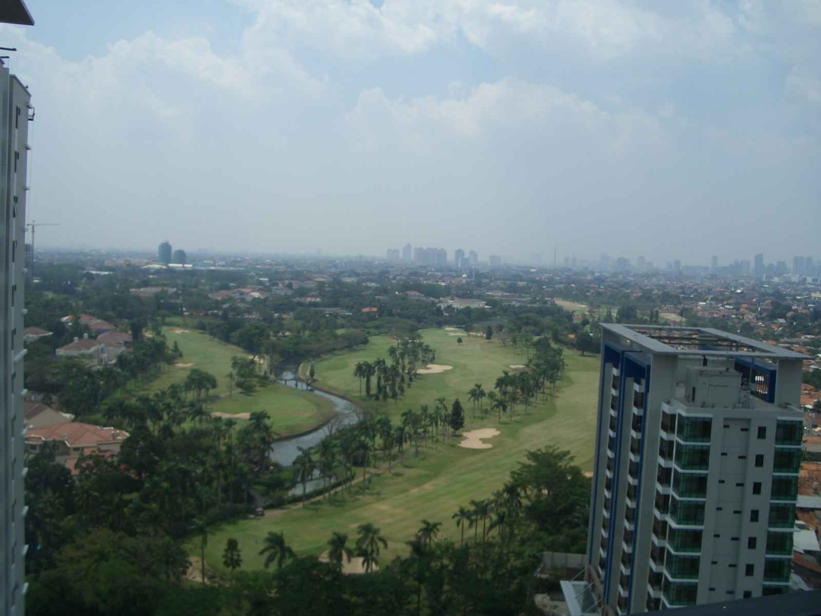 hamptons park apartment jakarta dijual 2 3 bedrooms harga 